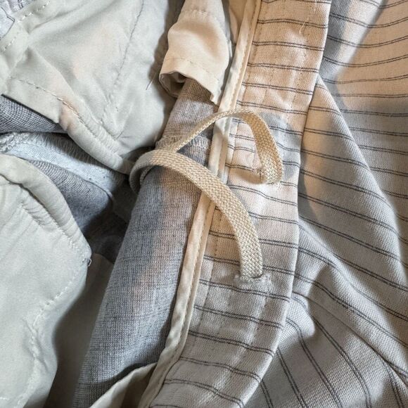 Uniqlo Pants Joggers White Pin Stripe Chino Business Professional Women sz 8 - Picture 5 of 7